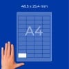 Hand neben A4-Blatt-Layout mit Raster und Beschriftung 48,5 × 25,4 mm?