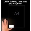Das Bild zeigt eine Hand neben einem transparenten Blatt mit der Beschriftung 'A4' und den Maßen '63,5 x 38,1 mm' am oberen Rand, vor einem schwarzen Hintergrund.