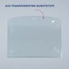 Das Bild zeigt einen transparenten Kunststoffhalter mit abgerundetem oberen Ende und zwei Löchern zur Befestigung. Er ist mit einem deutschen Text beschriftet, der darauf hinweist, dass er aus transparentem Kunststoff besteht.