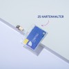 Das Bild zeigt einen Kartenhalter mit dem Text '25 KARTENHALTER' und einer sichtbaren Namenskarte darin, auf einem weißen Hintergrund.