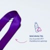 Das Bild zeigt ein violettes Band mit dem Hinweis, dass es aus recycelten PET-Plastikflaschen hergestellt ist und die Nachhaltigkeit fördert.