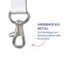 Das Bild zeigt einen Metallkarabiner, der an einem weißen Gurt befestigt ist, mit einem Text, der darauf hinweist, dass er zum Befestigen von Namensschildern oder Accessoires verwendet wird.