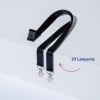 Das Bild zeigt ein schwarzes Lanyard mit zwei Clips am Ende, das auf einer weißen Fläche liegt. Daneben steht der Text "10 Lanyards".