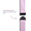 Das Bild zeigt einen Sicherheitsgurt in Pink mit schwarzen Verschlüssen, begleitet von einem Text, der erklärt, dass er sich bei übermäßigem Zug öffnet.