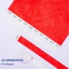 Das Bild zeigt ein rotes Blatt Papier mit mehreren perforierten Armbändern, die entlang der oberen Kante befestigt sind. Die Armbänder haben Zickzackmuster und Zahlen aufgedruckt, die darauf hinweisen, dass sie zur Verwendung abgetrennt werden können. Die untere linke Ecke enthält den Text '10 ARMBÄNDER Pro Bogen'.