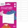 Packungsabbildung mit Etikettenbogen: Avery Textil-Etiketten, Artikel:  ETVET36, Format: 13 x 45 mm, Inhalt: 36 Etiketten / 2 Bögen, 18 Etiketten/Bogen