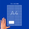 Hand neben einem A4-Blattdiagramm mit Raster, weißem Rechteck und der Beschriftung „75 x 40 mm“?