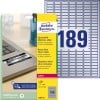 Packungsabbildung mit Etikettenbogen: Avery Zweckform Typenschild-Etiketten, Artikel:  L6008-20, Format: 25,4 x 10 mm, Druckereignung: Laser s/w, Inhalt: 3.780 Etiketten / 20 Bögen, 189 Etiketten/Bogen