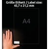 Größenvergleich mit Hand, Artikel: L6009-20, ein Bogen Typenschild-Etiketten, Format: 45,7 x 21,2 mm, Farbe: Silber