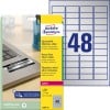 Packungsabbildung mit Etikettenbogen: Avery Zweckform Typenschild-Etiketten, Artikel:  L6009-20, Format: 45,7 x 21,2 mm, Druckereignung: Laser s/w, Inhalt: 960 Etiketten / 20 Bögen, 48 Etiketten/Bogen