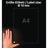 Das Bild zeigt eine Hand unter einem A4-Blatt mit der Beschriftungsgröße, die als Ø 10 mm angegeben ist. Der Hintergrund ist dunkel und der Text ist auf Deutsch gehalten, wobei die Beschriftungsgröße angegeben wird.