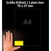 Das Bild zeigt eine Hand auf einem schwarzen Hintergrund neben einer Etikettengrößen-Illustration. Das Etikett misst 70 x 37 mm und ist unten links auf einem Dokument im A4-Format platziert.
