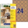 Packungsabbildung mit Etikettenbogen: Avery Zweckform Naturbraune Etiketten, Artikel:  L7105-25, Format: ⌀ 40 mm, Druckereignung: Inkjet,Laser s/w,Farblaser, Inhalt: 600 Etiketten / 25 Bögen, 24 Etiketten/Bogen
