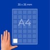 A4-Blattlayout mit einem Raster aus 35×35-mm-Quadraten und einer Hand unten links?