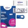 Packungsabbildung mit Etikettenbogen: Avery Zweckform, Artikel: POL30MA66-5DR, Magnetische Namensschilder, Format: 70 x 30 mm, Druckereignung: Farblaser,Laser s/w,Inkjet, Inhalt: 5 Schilder / 18 Einsteckschilder / 1 Bogen, 18 Karten/Bogen